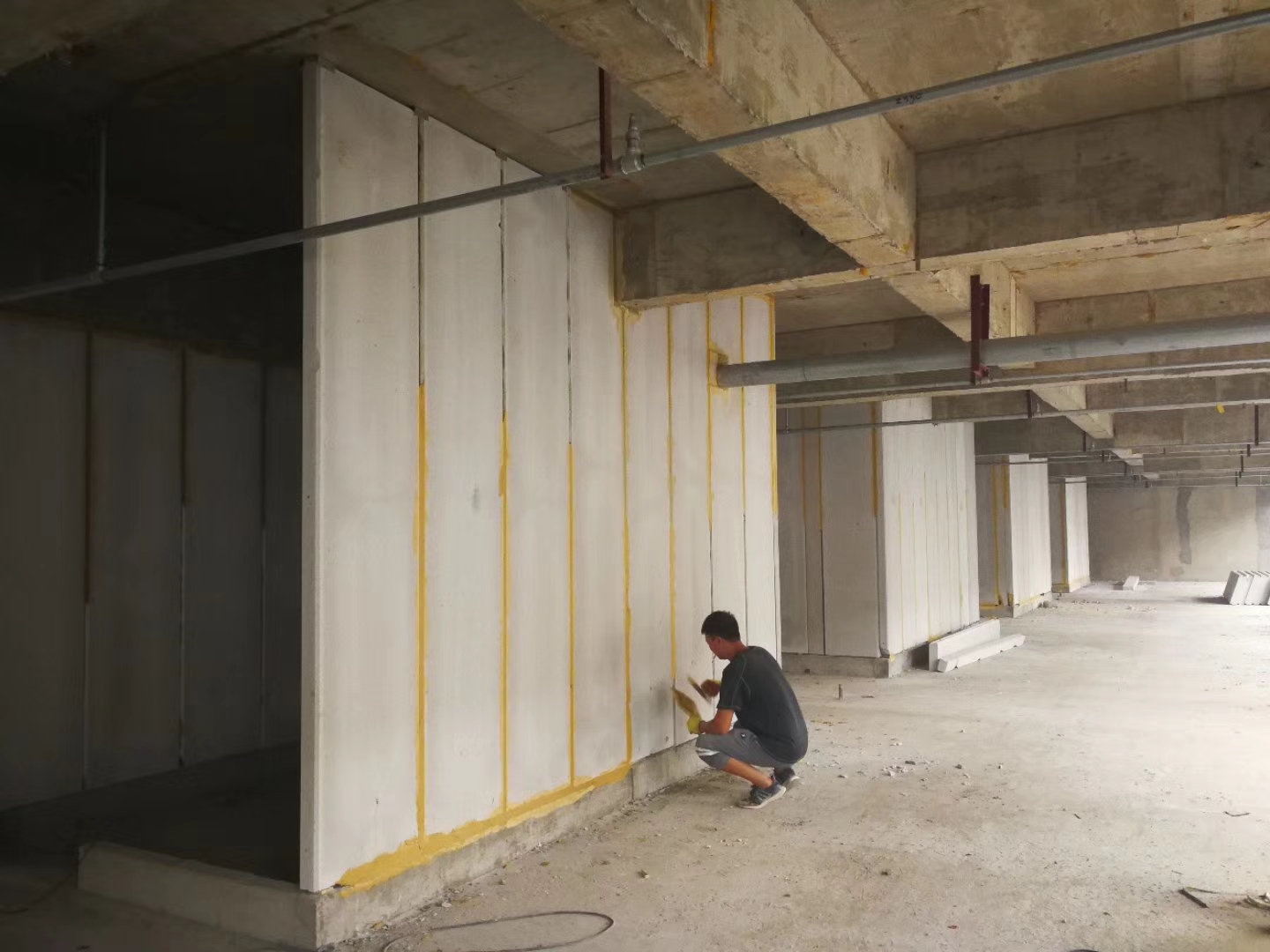 新建无机发泡轻骨料混凝土隔墙板施工技术性能研究